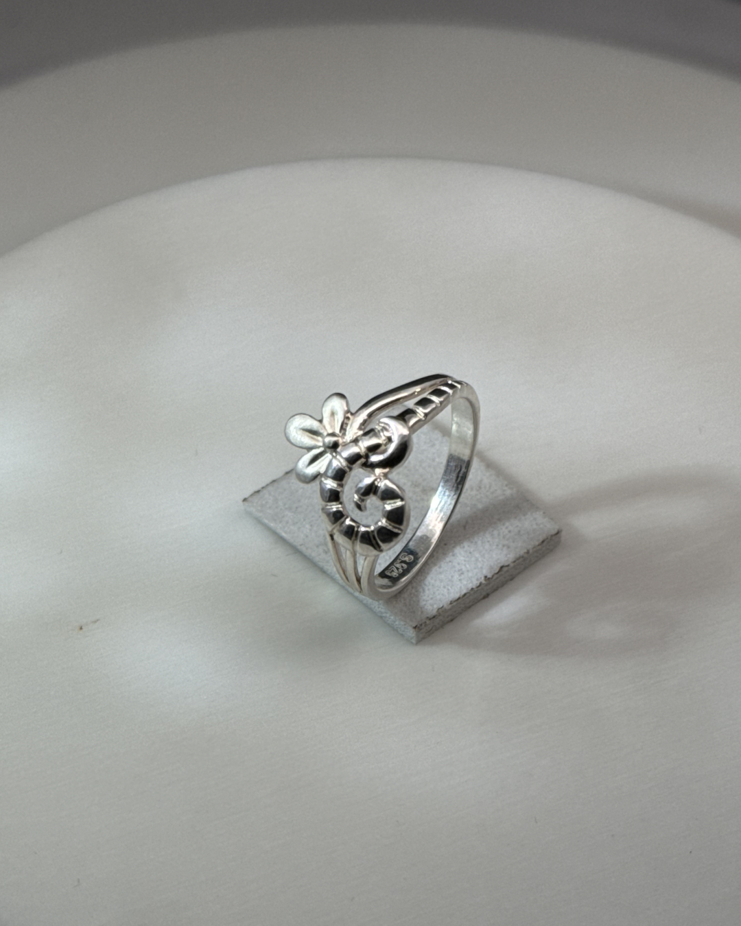 Flutter Bloom Ring